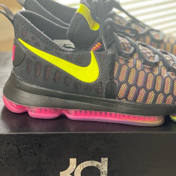 Nike - Picture 8 of 9